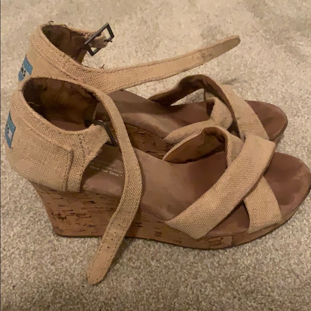 Neutral Tom’s Wedges
